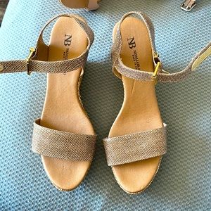 Natalia blanco glitter wedges